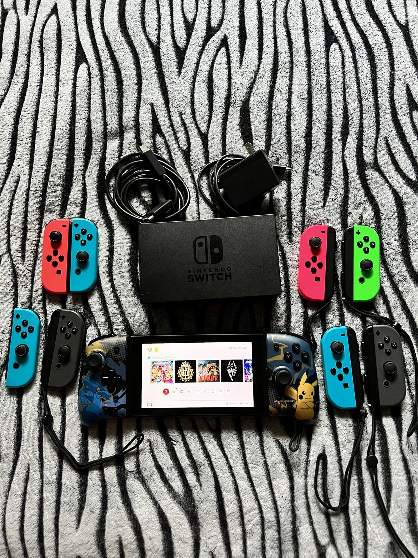 Nintendo Switch Bundle – 8 Joy-Cons + Split Pad Pro + Extras