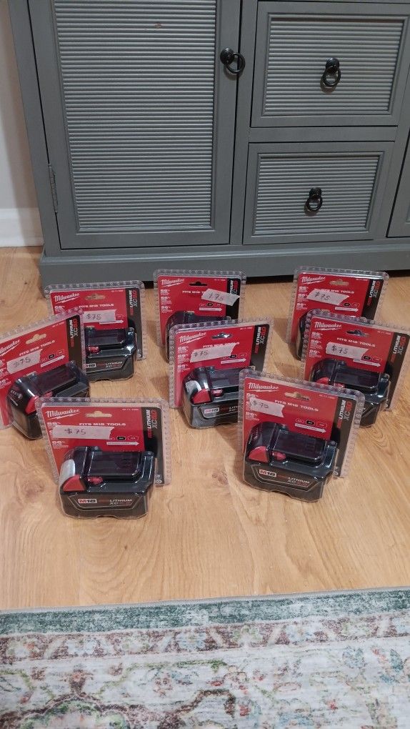 Milwaukee M18 5ah Baterias $75 Cada Una