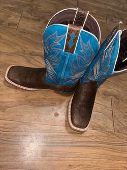 Men’s boots size 8