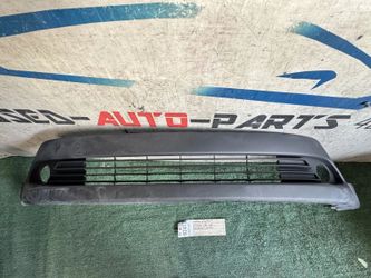 2018 - 2019 TOYOTA CHR C-HR FRONT LOWER BUMPER REFLECTOR OEM AY82413