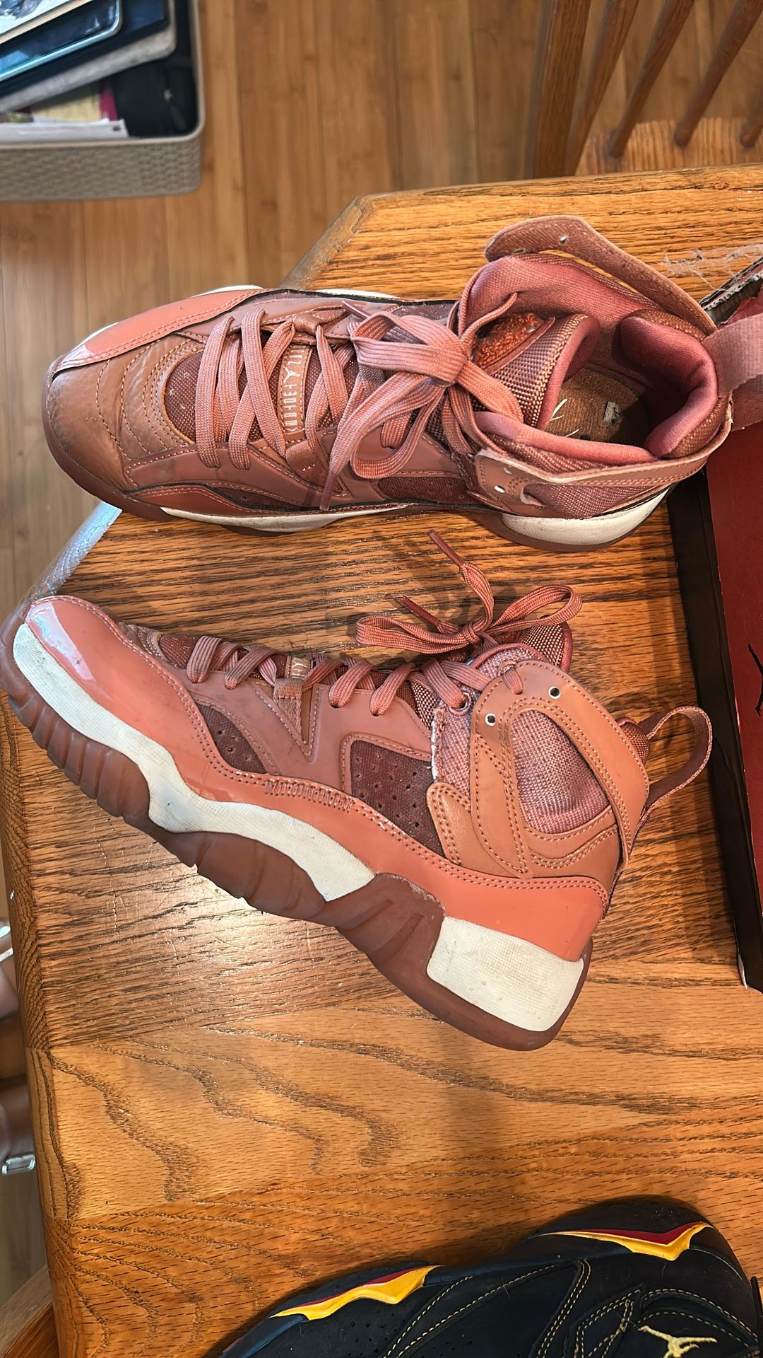 Jordan Woman Tenis Shoes Size 7