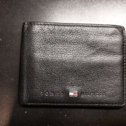 Tommy Hilfiger Black Bifold Leather Wallet 
