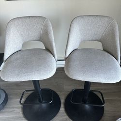 2 Counter Height Bar Stools 