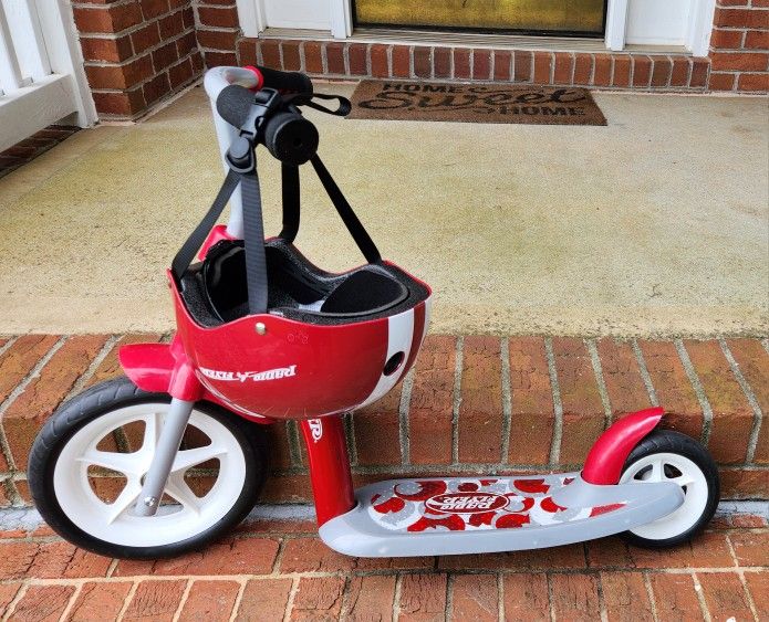 Radio Flyer Scooter with Radio Flyer Helmet