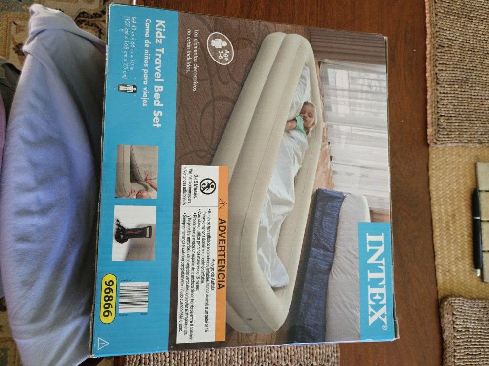 Intex Kidz travel bed set with pump