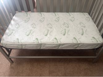 Crib mattress-Free