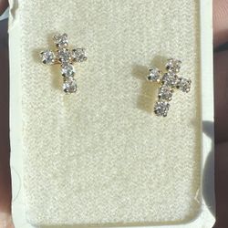 10K Gold Earrings (Diamonds not Real) 