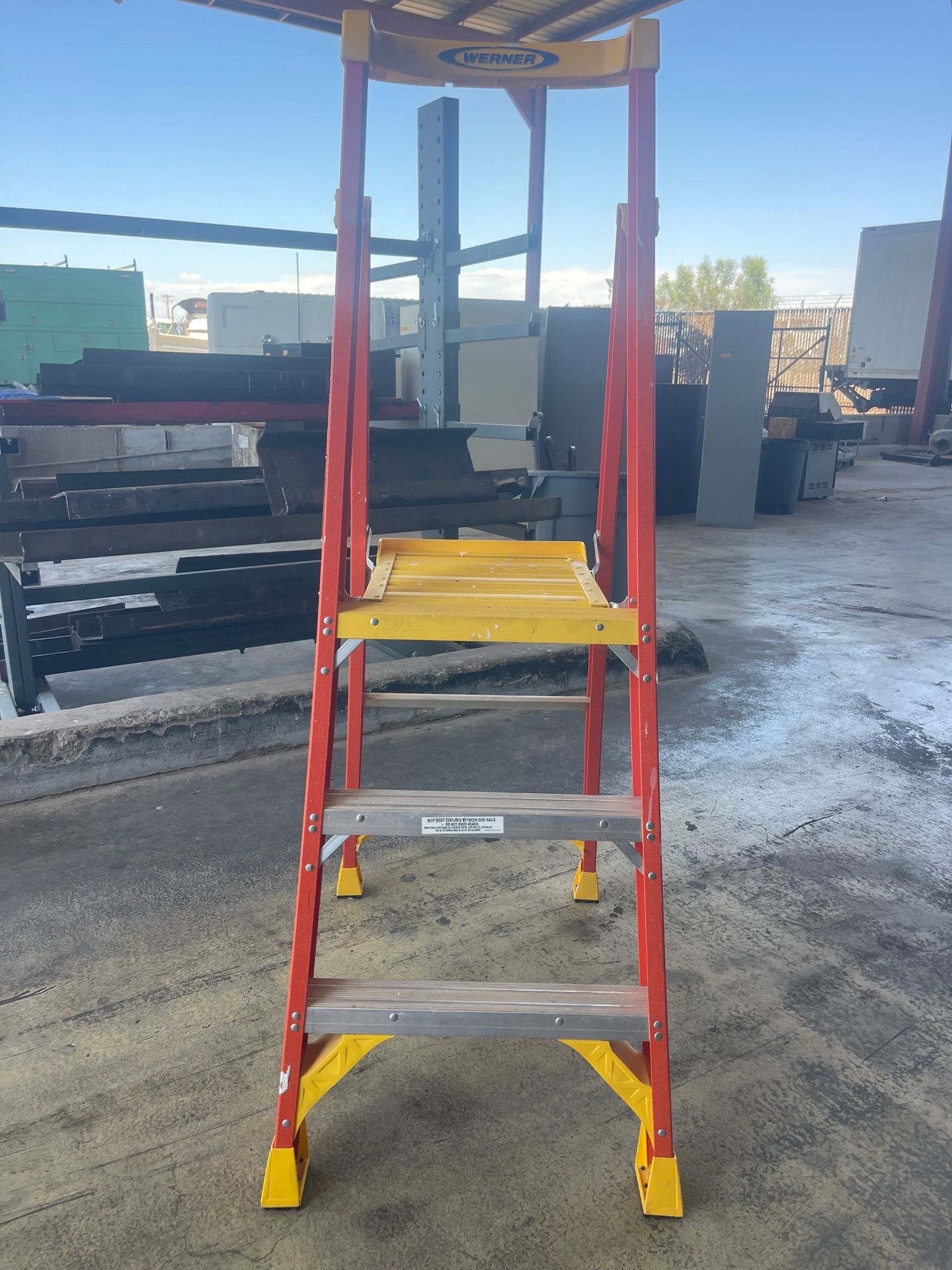 Werner 3 ft. Fiberglass Podium Step Ladder (9 ft. Reach), 300 lbs. Type IA Duty Rating