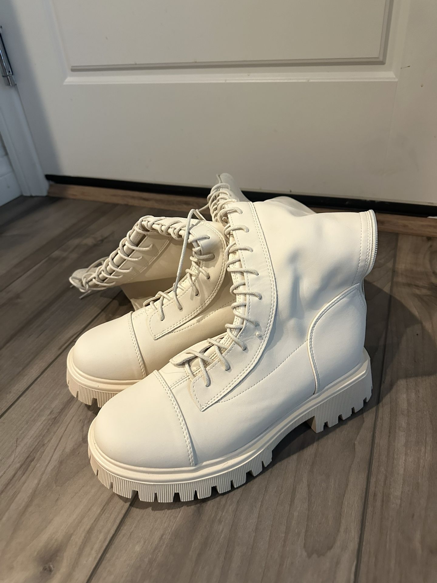 Beige boots