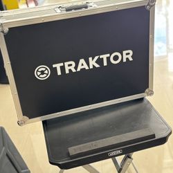 Traktor S4 MK4