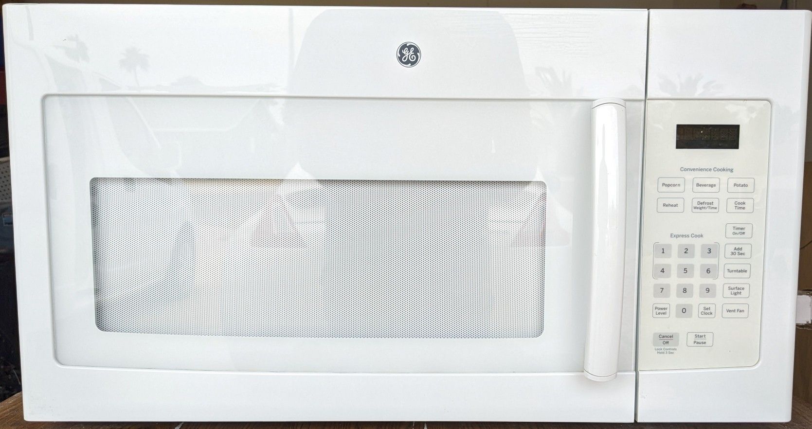 GE Microwave Cabinet Mount Over The Counter Like New - Price Reduction!