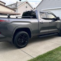 REALTRUCK RETRAX PRO XR MANUAL RETRACTABLE TONNEAU COVER W/ T-SLOT RAILS for 2023 Tundra 6 1/2 bed