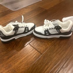 Louis Vuitton Trainers Black and White size 10.5