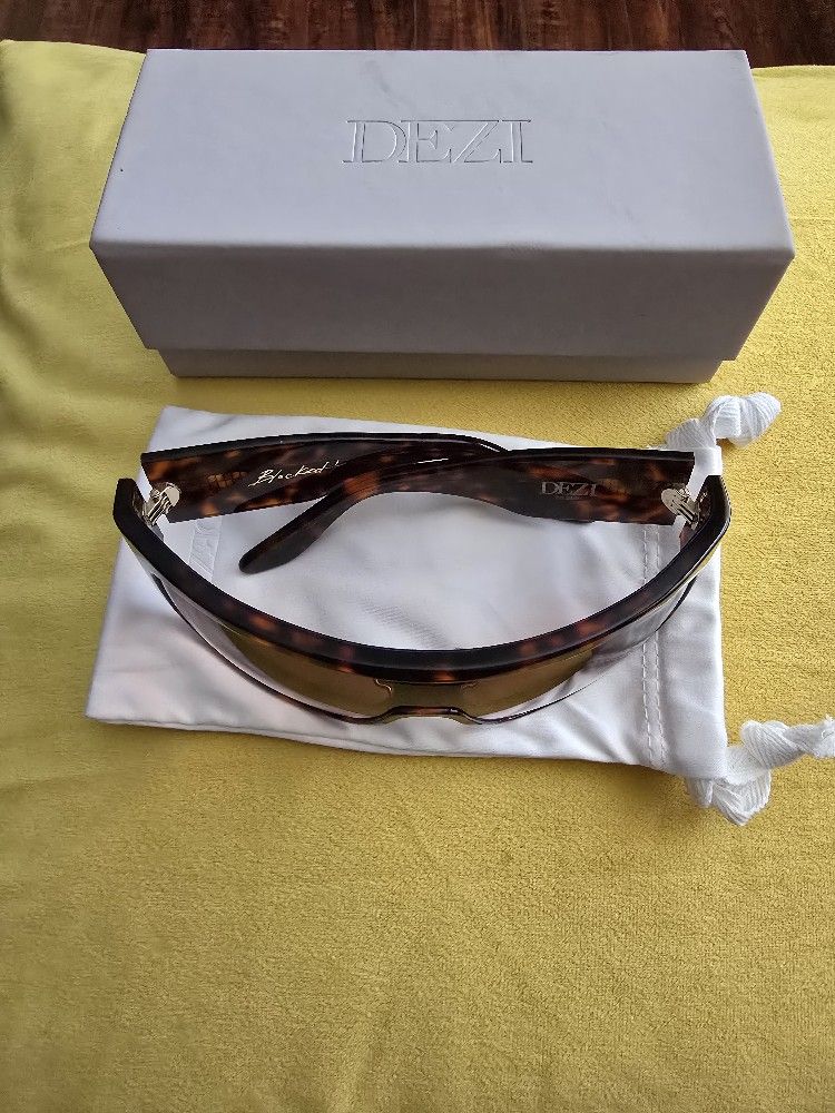 Dezi Oversized Sunglasses