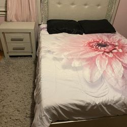 Queen Bedroom Set