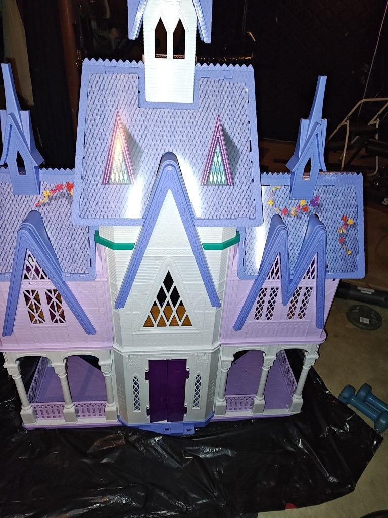 DISNEY HASBRO FROZEN 2 ULTIMATE ARENDELLE CASTLE PLAYSET PLAYHOUSE DOLLHOUSE