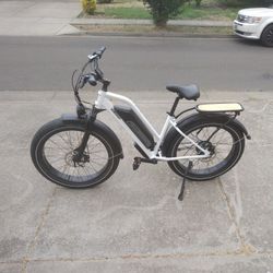 Himiway Cruiser Step-thru E-bike with rear rack and tail light