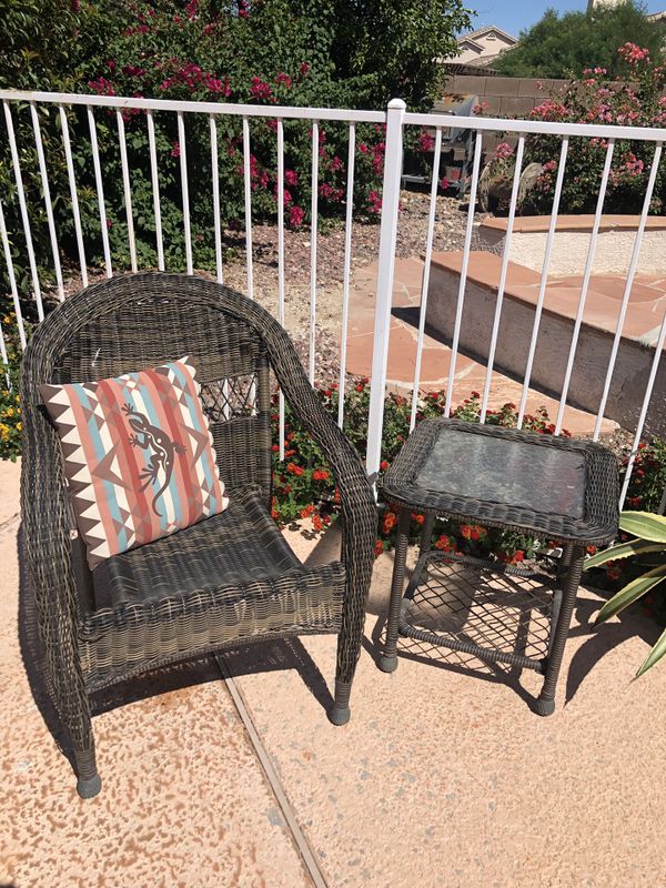 Patio furniture Wicker chair and end table set for Sale in Tucson, AZ