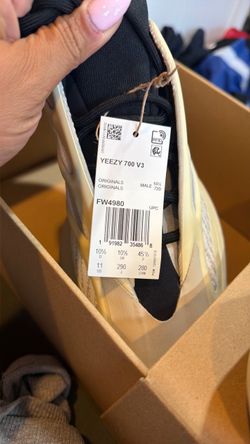 Yeezy700 v3