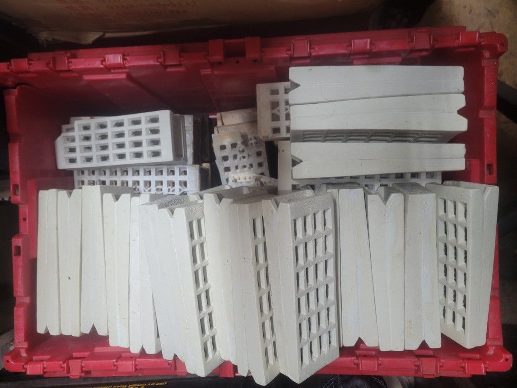 CERAMIC SINGLE FACE BRICK