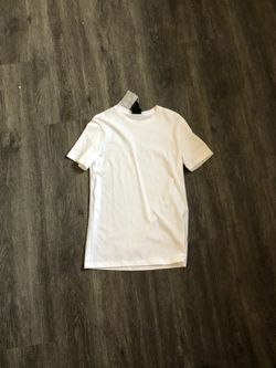 White blank H&M tee
