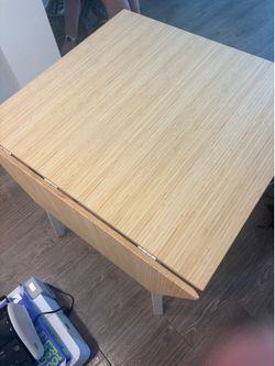 Dinning room table w/ 2 chairs