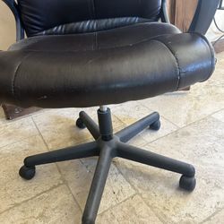 Office Chairs 5 Total