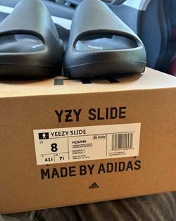 YEEZY SLIDES