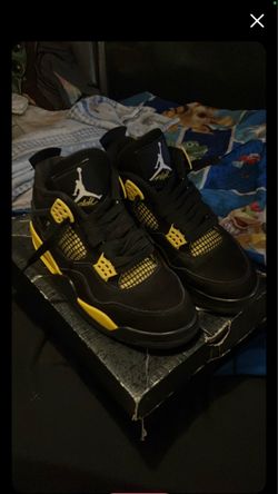Air Jordan 4 Thunder Black Yellow Sneakers