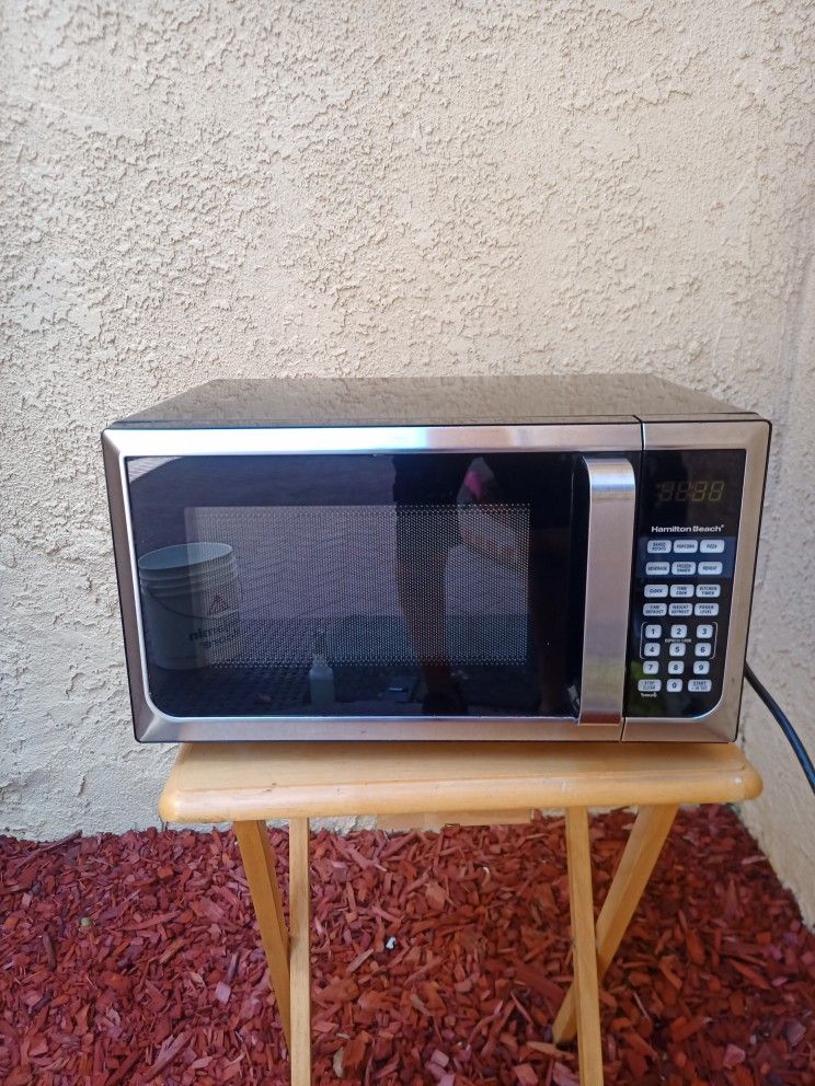 MICROWAVE HAMILTON BEACH