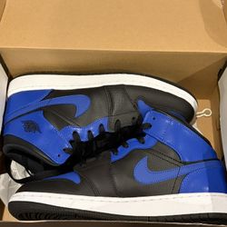 Air Jordan 1 Mid Royal Hyper Royal GS