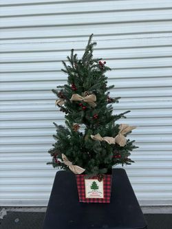 4FT Small Christmas Tree, Battery Operated Potted Christmas Trees with 70 Warm White LED Lights, Slim Xmas Tree with Red Berries and Metal Pot for Ent