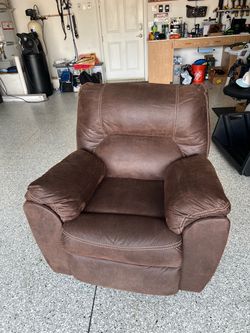 Reclining chair/lounger- near new condition