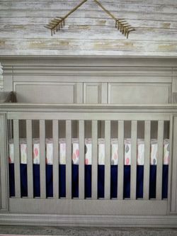Vienna 4-in-1 Convertible Crib