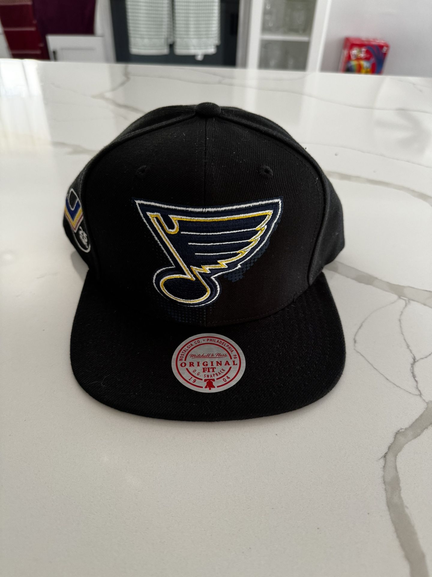 Mitchell & Ness NHL St. Louis Blues Team Logo Black Retro Snapback Cap Hat