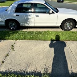 2000 Ford Crown Victoria