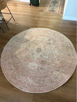 6’ Round Vintage Blush Area Rug – Excellent Condition