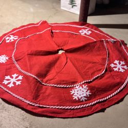 Large Tree Skirt. Like New Used Once