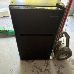 Mini Fridge 