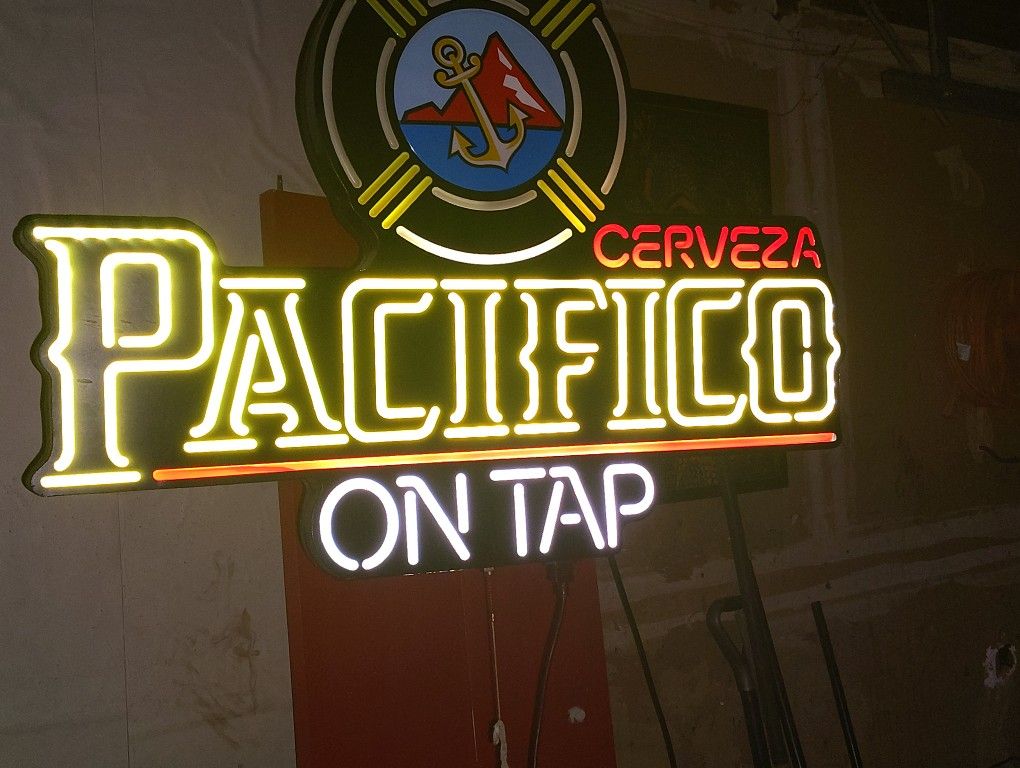 Pacifico Light