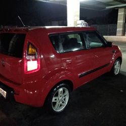 Gorgeous 2011 Kia Soul  Reliable