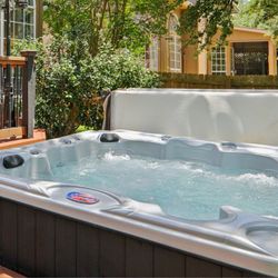 7-person 40-set Jaccuzi Spa