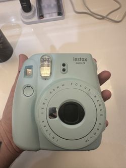 Fujifilm Instax Mini 9 with Carrying Case