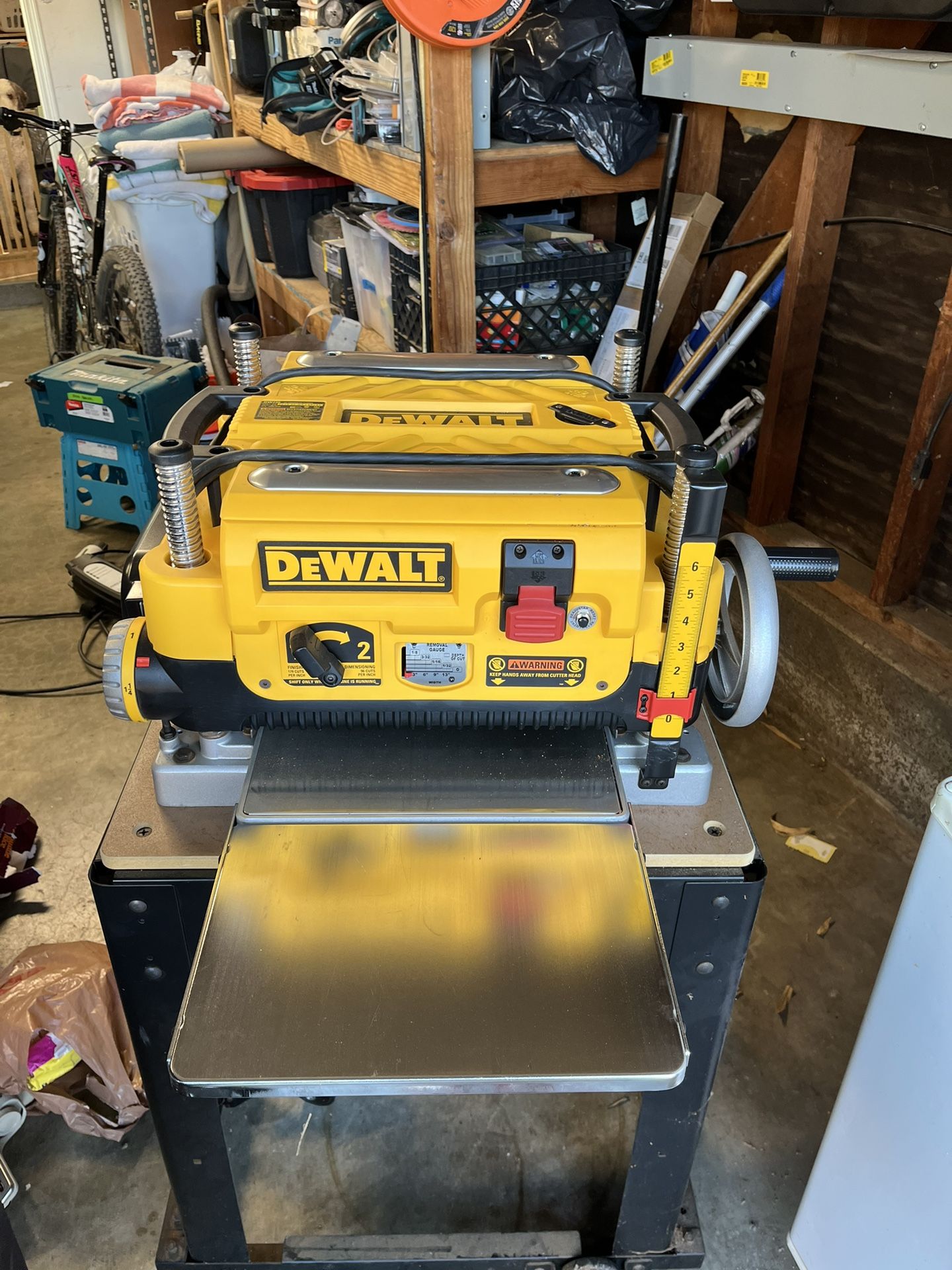 DEWALT Thickness Planer 13in 2 Speed 3 Knife with Mobile Stand