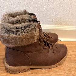 Woman brown winter boots size 10-11