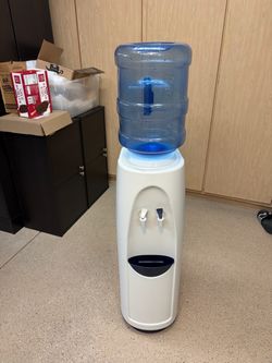 Water cooler dispenser cold and room temperature water with 5 gallon water bottle