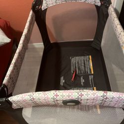 Graco Pack And Play(no Mattress)