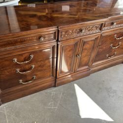 Henredon Dresser And Mirror