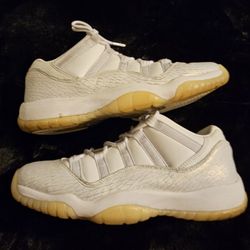 Size 7y-  168. Jordan 11 Low Heiress Pure Platinum 