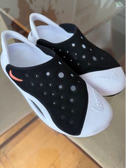 Big kids’ sandals size 7Y Nike